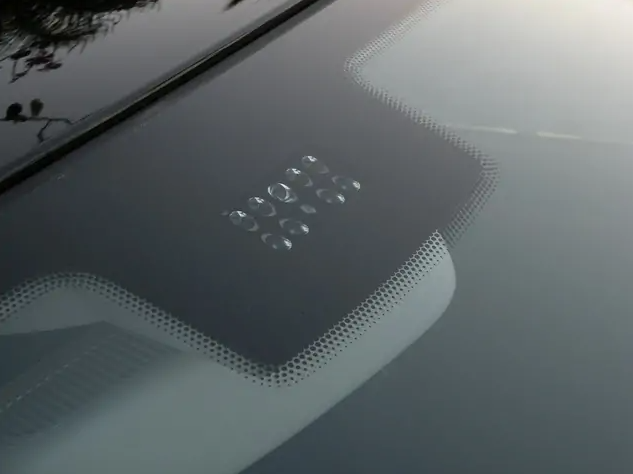 Heeft mijn auto een regensensor? | Carglass®